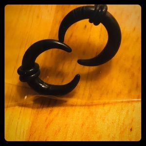 Black 8g tapers